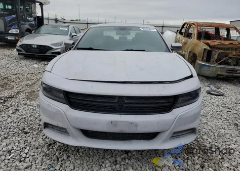 2015 Dodge Charger Sxt z USA, uszkodzony, nr VIN 2C3CDXHG5FH824614